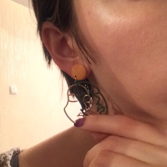 NEW😻 Picasso Abstract Face 2 Tone Earrings - Picture 7 of 8